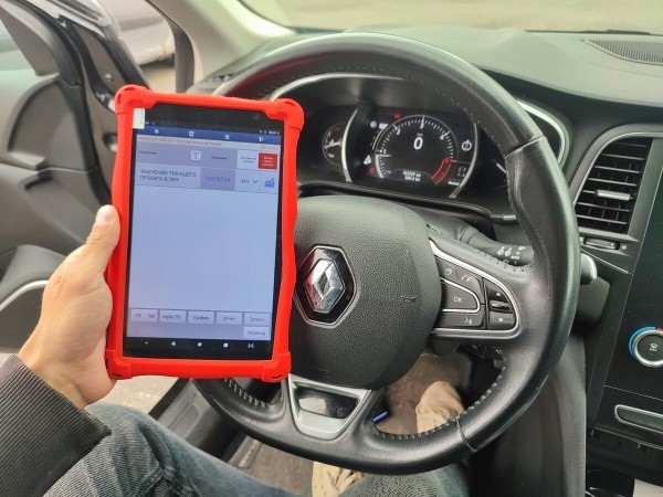 «Приезжайте без автоподборщика!» О чём молчат владельцы Peugeot, Renault и Opel «семь дней как из Германии»?