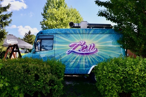 Пара из Бреста сделала крутой фуд-трак из старого Mercedes-Benz 609 Пара из Бреста сделала крутой фуд-трак из старого Mercedes-Benz 609