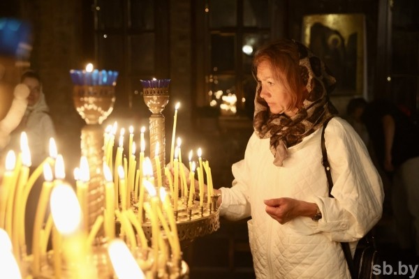 Фотофакт. Торжественное богослужение в Свято-Николаевском гарнизонном храме Бреста Фотофакт. Торжественное богослужение в Свято-Николаевском гарнизонном храме Бреста