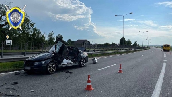 BMW cтолкнулся со школьным автобусом. Водитель легковушки погиб на месте
