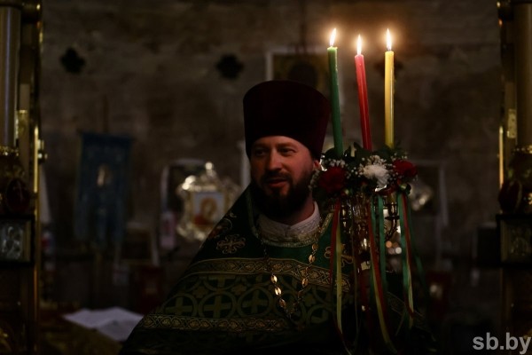 Фотофакт. Торжественное богослужение в Свято-Николаевском гарнизонном храме Бреста Фотофакт. Торжественное богослужение в Свято-Николаевском гарнизонном храме Бреста