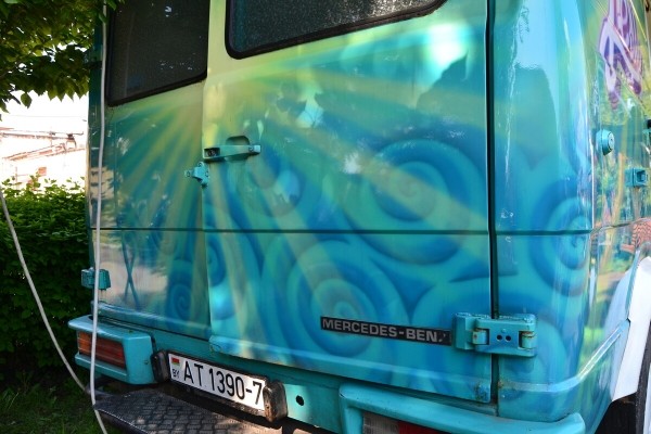 Пара из Бреста сделала крутой фуд-трак из старого Mercedes-Benz 609 Пара из Бреста сделала крутой фуд-трак из старого Mercedes-Benz 609