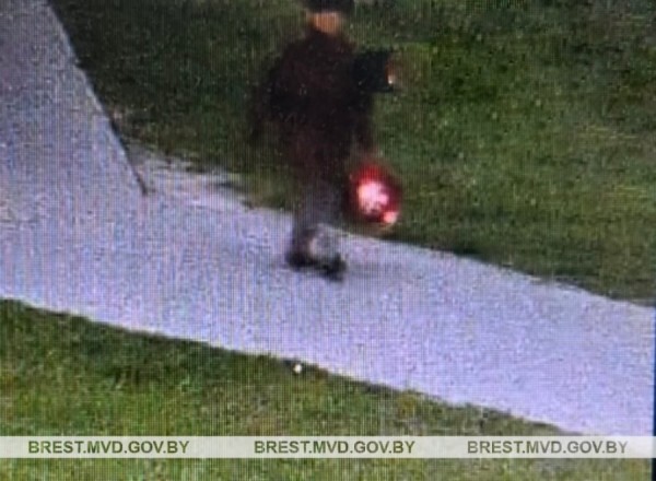 В Бресте ищут мужчину, который забрал рюкзак розового цвета с рисунком в виде &laquo;единорога&raquo;