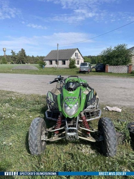 Водитель квадроцикла не справился с управлением и опрокинулся в Ганцевичском районе Водитель квадроцикла не справился с управлением и опрокинулся в Ганцевичском районе
