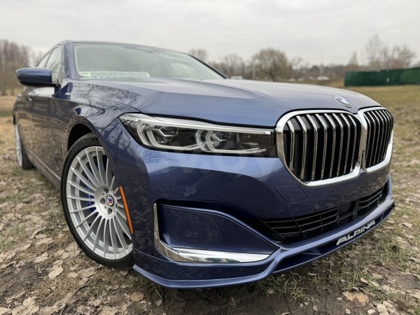 330 км/ч. В Беларуси на продажу выставили эксклюзивный седан BMW. Почём?