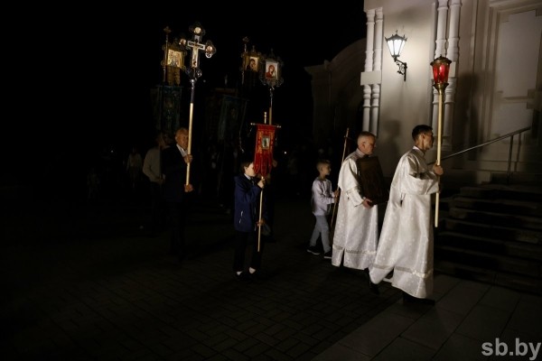 Фотофакт. Торжественное богослужение в Свято-Николаевском гарнизонном храме Бреста Фотофакт. Торжественное богослужение в Свято-Николаевском гарнизонном храме Бреста