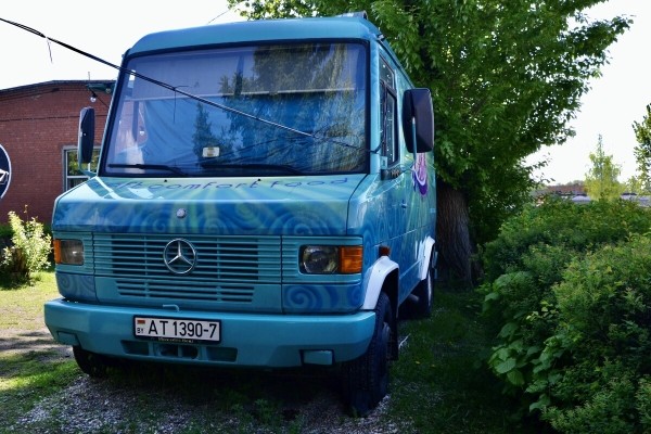 Пара из Бреста сделала крутой фуд-трак из старого Mercedes-Benz 609 Пара из Бреста сделала крутой фуд-трак из старого Mercedes-Benz 609