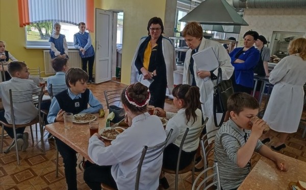 В Брестской области выявили нарушения в организации питания детей в школах В Брестской области выявили нарушения в организации питания детей в школах