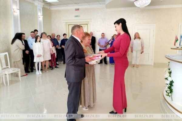Cупруги из Березы отметили 50-летие совместной жизни. История знакомства