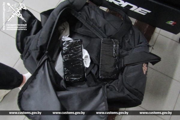 Женщина спрятала 40 айфонов. Случай на границе в Бресте Женщина спрятала 40 айфонов. Случай на границе в Бресте