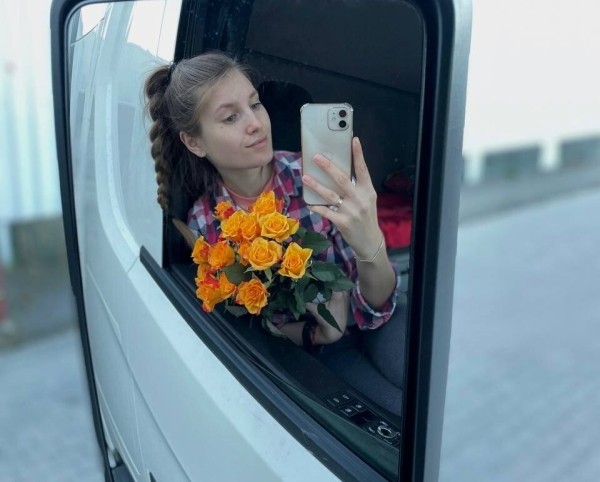 «Мигранты залезают в рефрижератор, чтобы пересечь границу». Как белорусская медсестра управляет 20-тонной Scania