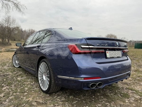 330 км/ч. В Беларуси на продажу выставили эксклюзивный седан BMW. Почём?