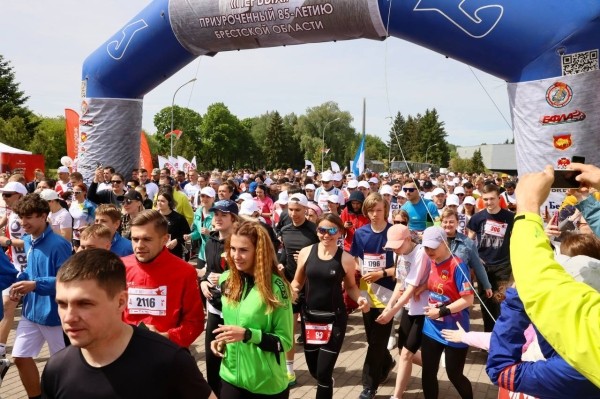 Брестчане вышли на старт забега «Первых» Брестчане вышли на старт забега «Первых»