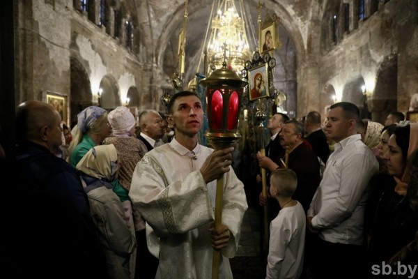 Фотофакт. Торжественное богослужение в Свято-Николаевском гарнизонном храме Бреста Фотофакт. Торжественное богослужение в Свято-Николаевском гарнизонном храме Бреста