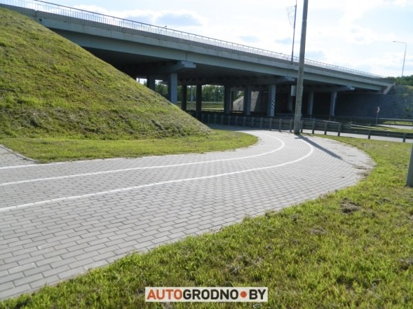 На опасной велодорожке девушка сломала три ребра и ключицу