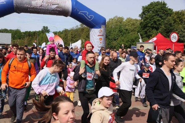 Брестчане вышли на старт забега «Первых» Брестчане вышли на старт забега «Первых»