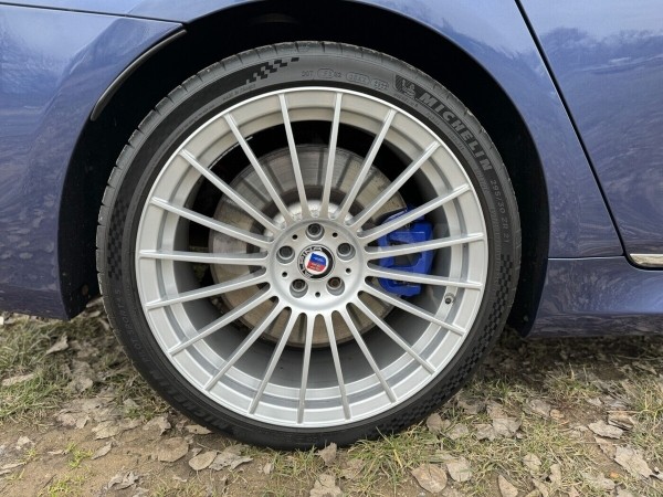 330 км/ч. В Беларуси на продажу выставили эксклюзивный седан BMW. Почём?