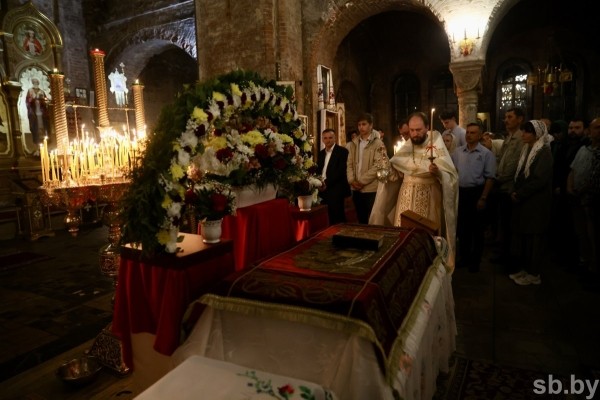 Фотофакт. Торжественное богослужение в Свято-Николаевском гарнизонном храме Бреста Фотофакт. Торжественное богослужение в Свято-Николаевском гарнизонном храме Бреста