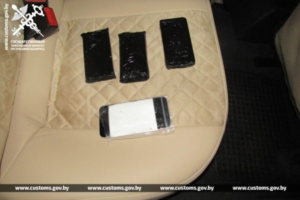 Женщина спрятала 40 айфонов. Случай на границе в Бресте Женщина спрятала 40 айфонов. Случай на границе в Бресте