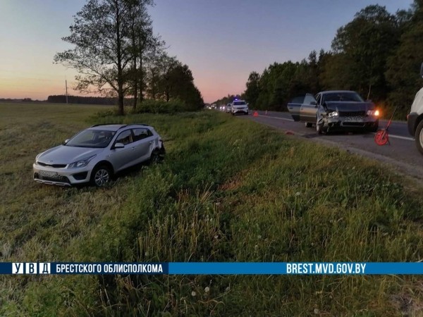 Возле Бреста произошло ДТП с участием Audi, Kia и Opel Возле Бреста произошло ДТП с участием Audi, Kia и Opel