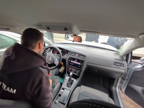 «Приезжайте без автоподборщика!» О чём молчат владельцы Peugeot, Renault и Opel «семь дней как из Германии»?