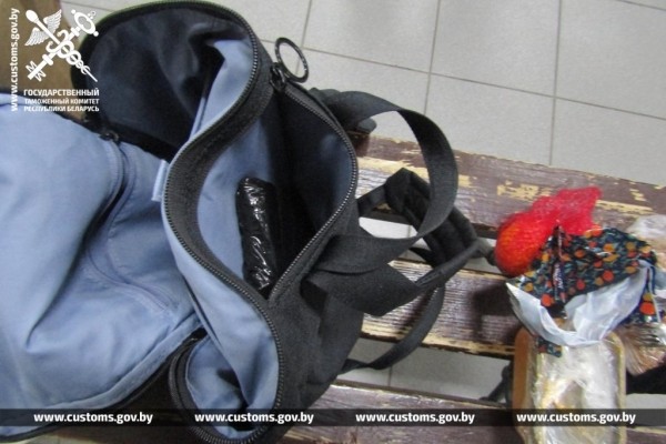 Женщина спрятала 40 айфонов. Случай на границе в Бресте Женщина спрятала 40 айфонов. Случай на границе в Бресте