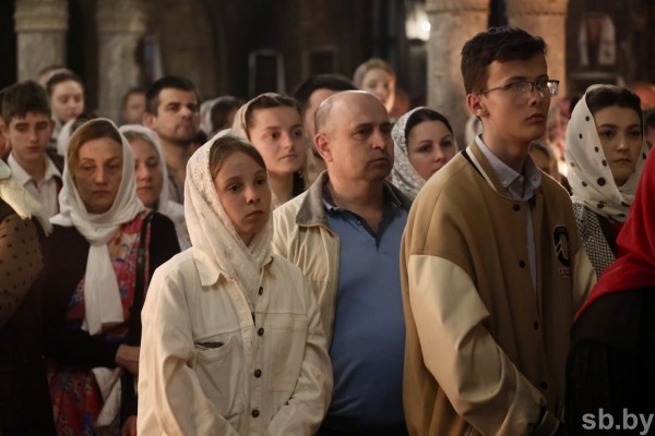 Фотофакт. Торжественное богослужение в Свято-Николаевском гарнизонном храме Бреста Фотофакт. Торжественное богослужение в Свято-Николаевском гарнизонном храме Бреста