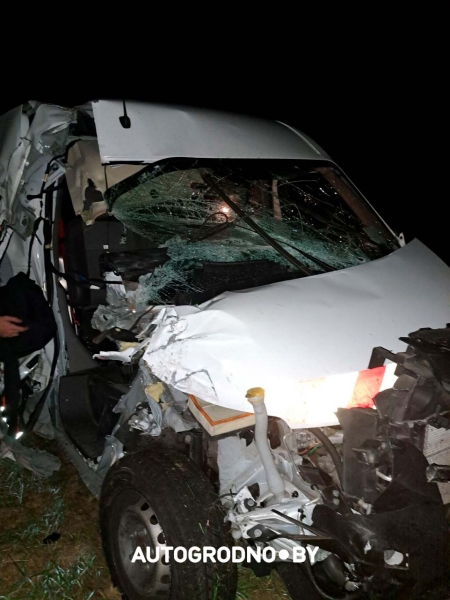 В семейный экипаж белорусских дальнобойщиков жестко врезался француз под Парижем В семейный экипаж белорусских дальнобойщиков жестко врезался француз под Парижем