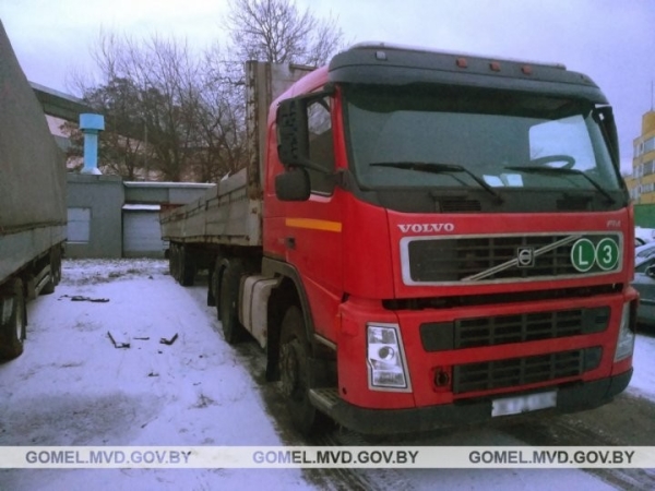 Гомельчанин вез 30 тонн металлолома без документов. Груз изъят, тягач с полуприцепом помещены на штрафстоянку Гомельчанин вез 30 тонн металлолома без документов. Груз изъят, тягач с полуприцепом помещены на штрафстоянку