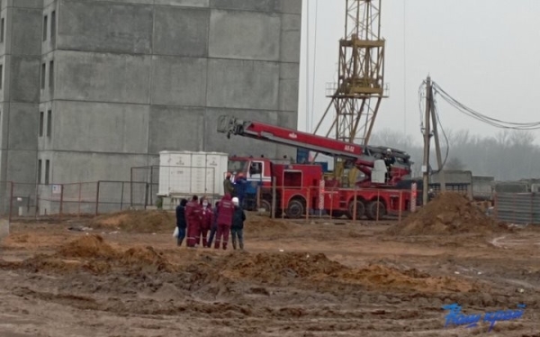 Крановщик умер в кабине подъемного крана в Барановичах