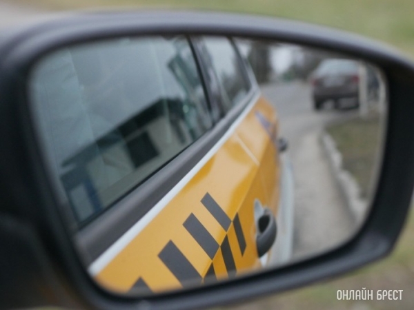 Таксистам в Беларуси нельзя использовать собственные автомобили такси для личных дел