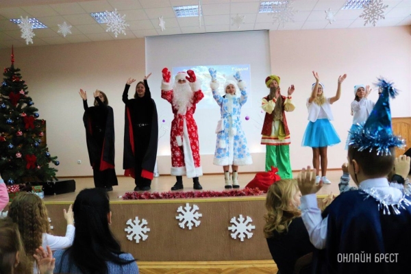 Читатель: «Приключения у новогодней ёлки» в средней школе № 28 г. Бреста
Читатель: «Приключения у новогодней ёлки» в средней школе № 28 г. Бреста