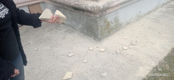 Читатель: В Бресте на улице Дубровская, 5/1, сыпется фасад дома
Читатель: В Бресте на улице Дубровская, 5/1, сыпется фасад дома