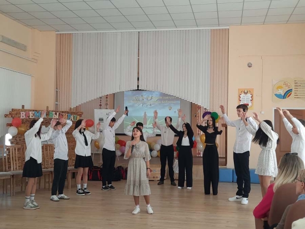 В Дивинском детском доме провели выпускников — 11 воспитанников теперь будут строить свою жизнь самостоятельно