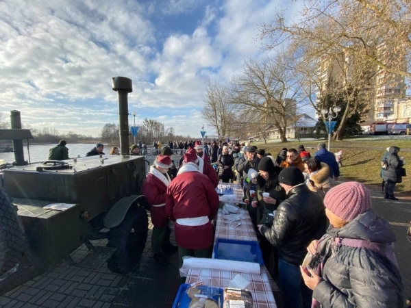 Заплыв моржей на Набережной Бреста. Посмотрите видео Заплыв моржей на Набережной Бреста. Посмотрите видео