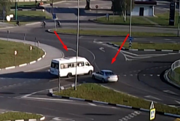 Маршрутка попала в ДТП на Вульковском кольце в Бресте
Маршрутка попала в ДТП на Вульковском кольце в Бресте