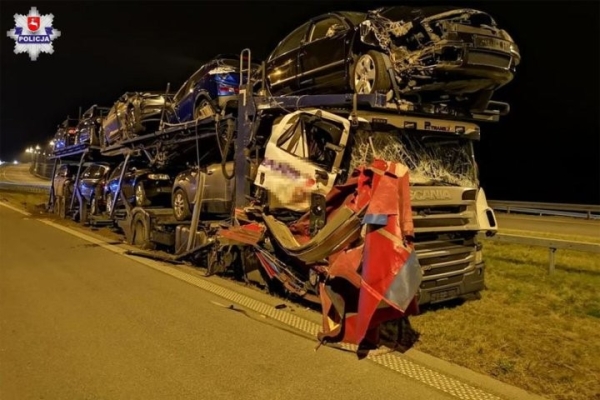 В Польше белорус на фуре столкнулся с автовозом В Польше белорус на фуре столкнулся с автовозом