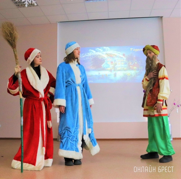 Читатель: «Приключения у новогодней ёлки» в средней школе № 28 г. Бреста
Читатель: «Приключения у новогодней ёлки» в средней школе № 28 г. Бреста