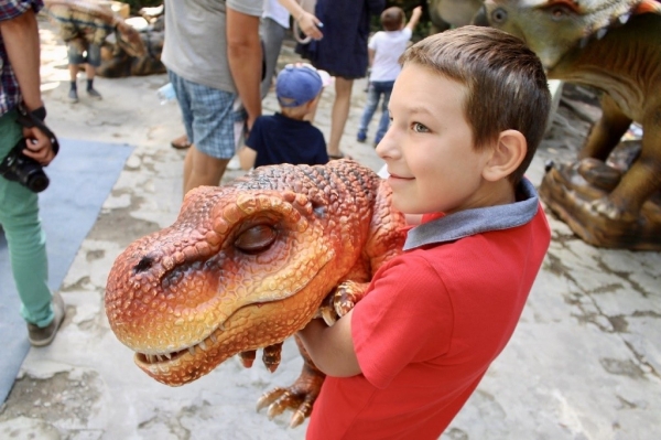 НАШЕСТВИЕ ДИНОЗАВРОВ уже в Бресте! Большой парк «Динолэнд» приглашает детей и их родителей за отличным настроением НАШЕСТВИЕ ДИНОЗАВРОВ уже в Бресте! Большой парк «Динолэнд» приглашает детей и их родителей за отличным настроением