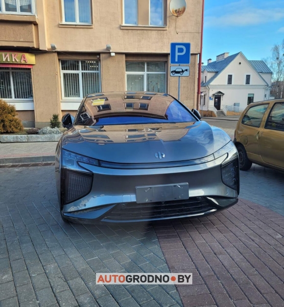 HiPhi X: в Гродно прибыл один из самых дорогих китайских электромобилей. 7 дверей и множество передовых решений HiPhi X: в Гродно прибыл один из самых дорогих китайских электромобилей. 7 дверей и множество передовых решений