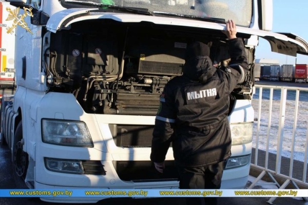 Брестские таможенники пресекли ввоз тягача с перебитым VIN-номером Брестские таможенники пресекли ввоз тягача с перебитым VIN-номером