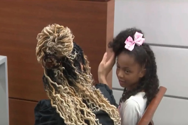 Восьмилетняя девочка, получившая ожог куриным наггетсом, получит от ресторана фастфуда компенсацию в $800 тысяч Восьмилетняя девочка, получившая ожог куриным наггетсом, получит от ресторана фастфуда компенсацию в $800 тысяч