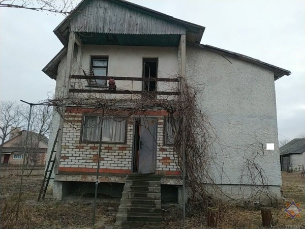 На пожаре в Каменецком районе спасены брат и сестра На пожаре в Каменецком районе спасены брат и сестра