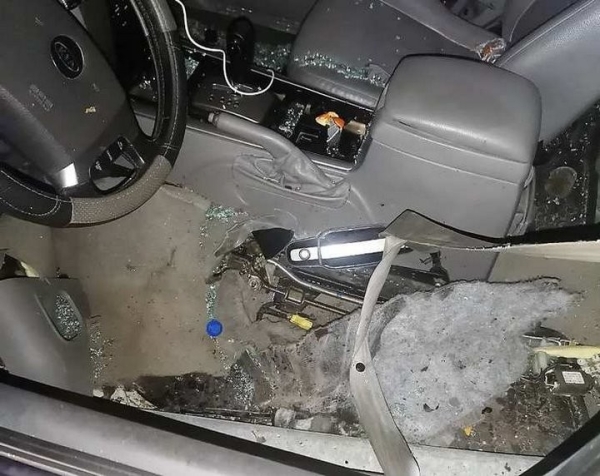 Смертельное ДТП: отбойник пронзил машину насквозь Смертельное ДТП: отбойник пронзил машину насквозь