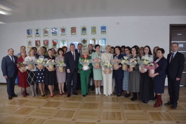 В горисполкоме чествовали женщин с наступающим 8 марта В горисполкоме чествовали женщин с наступающим 8 марта