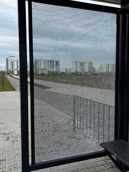 В Бресте повредили шесть остановок