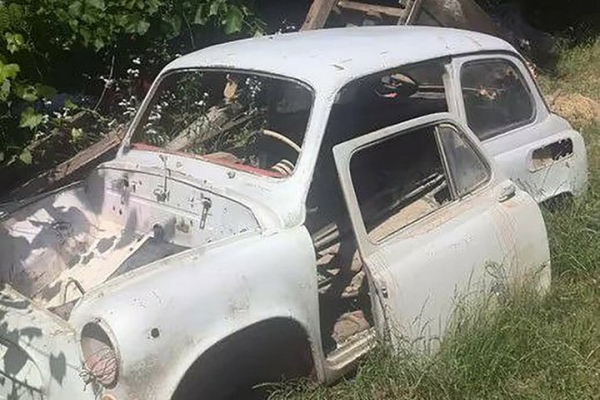 Заброшенный «Запорожец» выставил на продажу житель Кобрина. Сколько денег за него просит? Заброшенный «Запорожец» выставил на продажу житель Кобрина. Сколько денег за него просит?