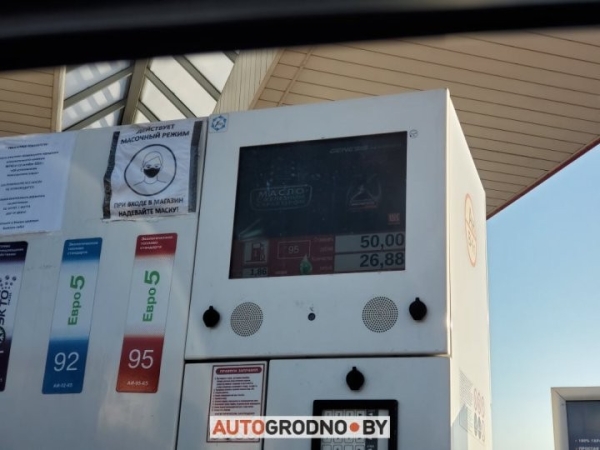 Водитель каждый раз фотографировал свои заправки и показал, как менялись цены на топливо в Беларуси 2021