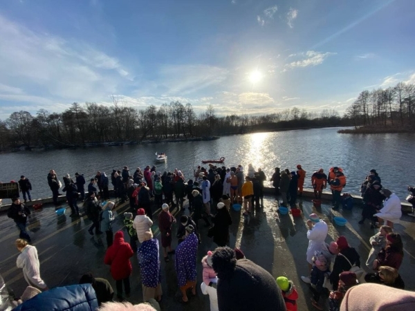 Заплыв моржей на Набережной Бреста. Посмотрите видео Заплыв моржей на Набережной Бреста. Посмотрите видео