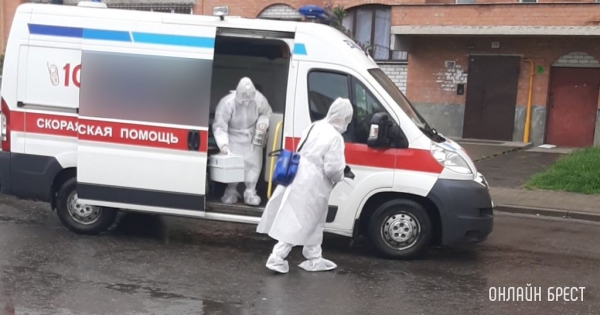 Боль в горле, как при ангине. Врач рассказала о главном симптоме «омикрона» Боль в горле, как при ангине. Врач рассказала о главном симптоме «омикрона»